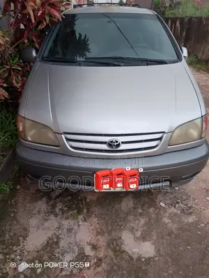 Toyota Sienna LE 2001