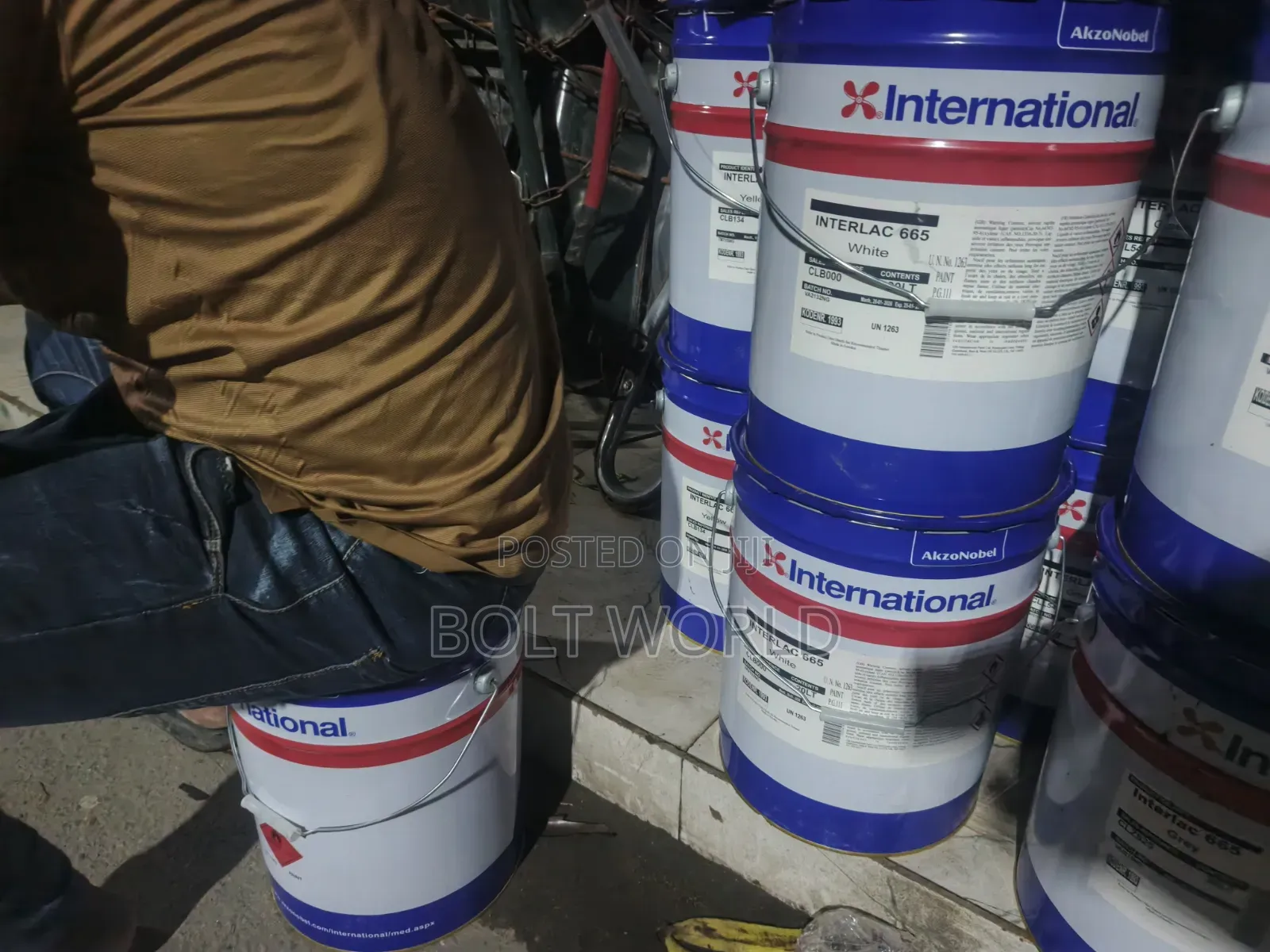 International Interlac 665 White Dealer