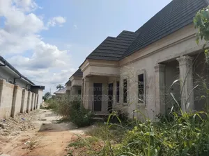 4bdrm Block of Flats in Abraka, Ethiope East for sale