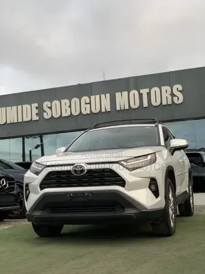 Toyota RAV4 XLE AWD 2024 White