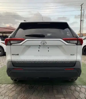 Toyota RAV4 XLE AWD 2024 White