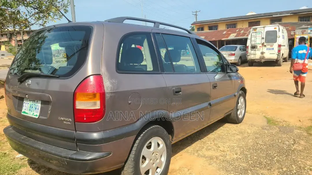 Opel Zafira 2002 Brown