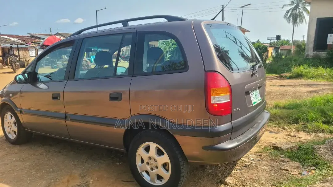 Opel Zafira 2002 Brown