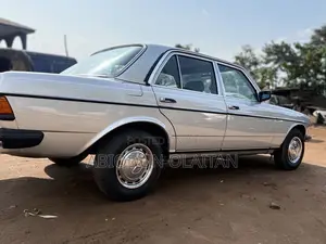 Mercedes-Benz 230E 1982 Gray