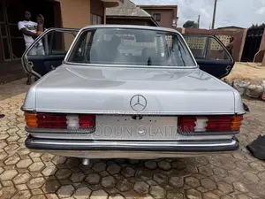 Mercedes-Benz 230E 1982 Gray