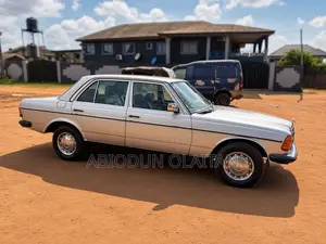 Mercedes-Benz 230E 1982 Gray
