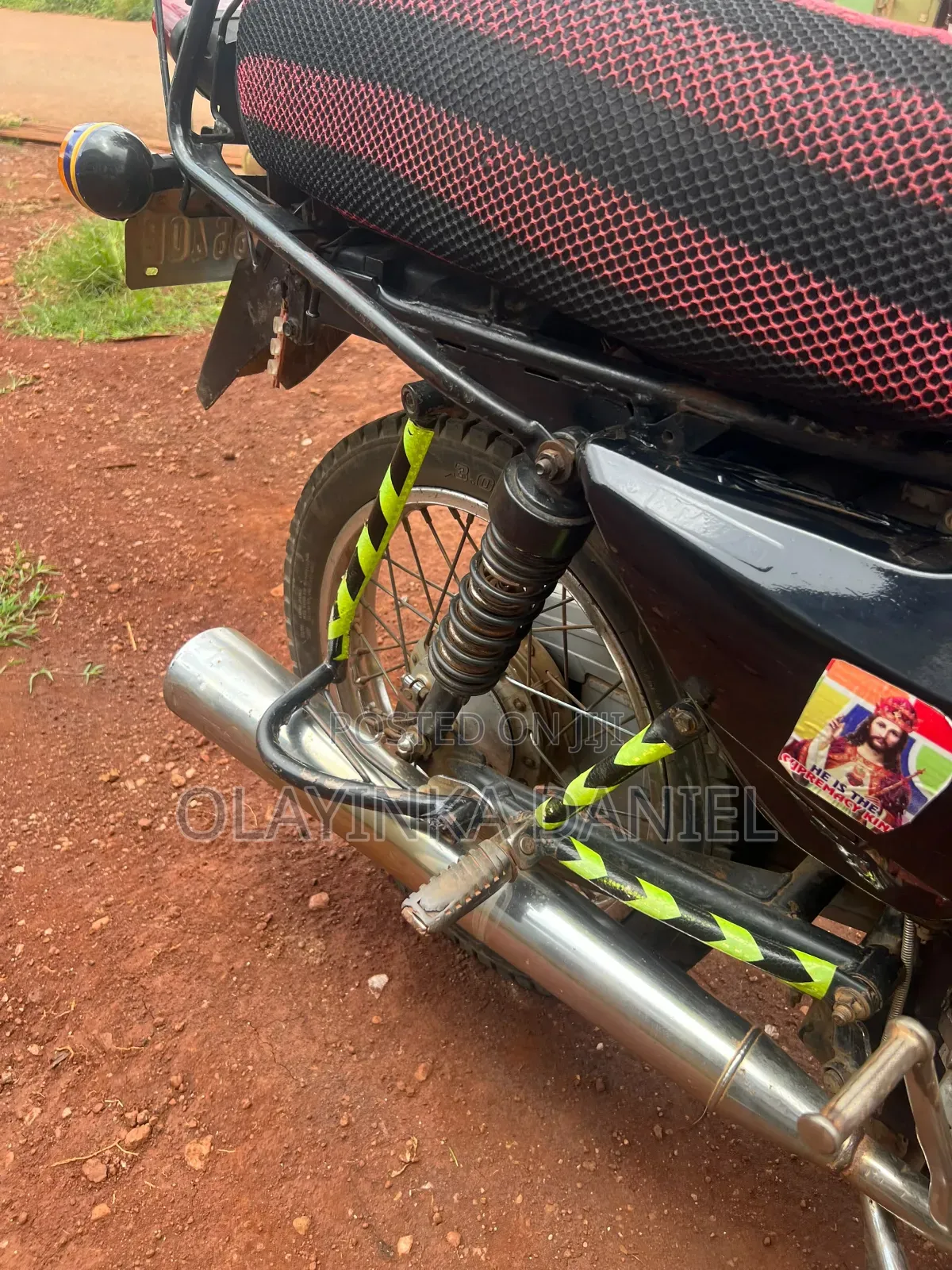 Bajaj Boxer 2018 Red