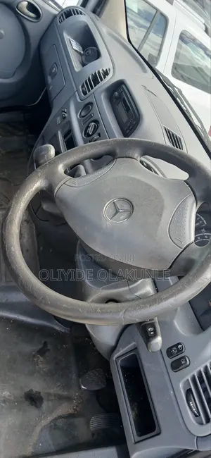 Mercedes-Benz 814D 1998 White
