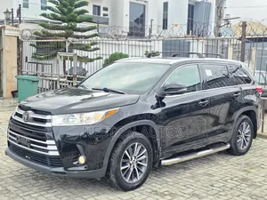 Toyota Highlander XLE 4x4 V6 (3.5L 6cyl 8A) 2017 Black