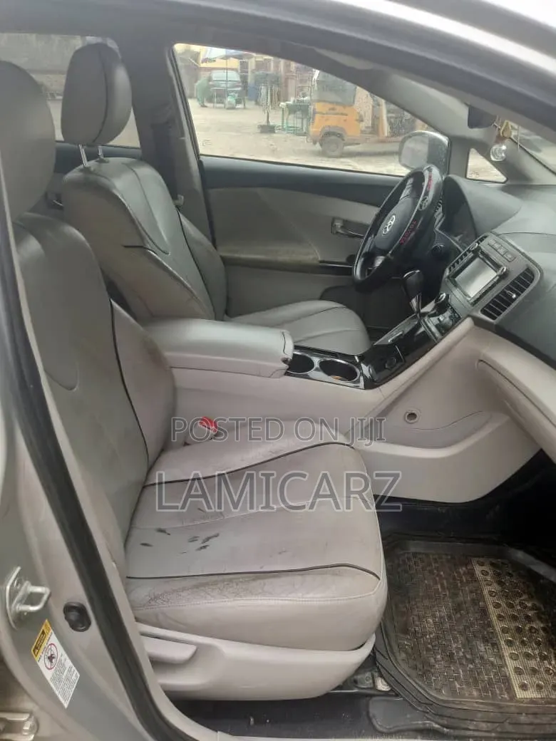 Toyota Venza 2011 Silver