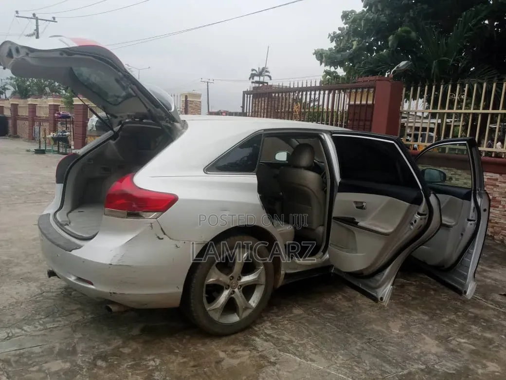 Toyota Venza 2011 Silver