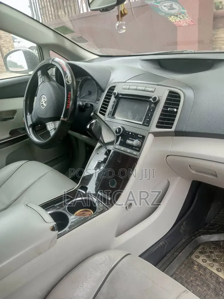 Toyota Venza 2011 Silver