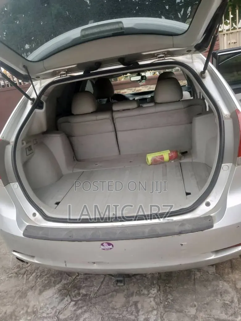 Toyota Venza 2011 Silver