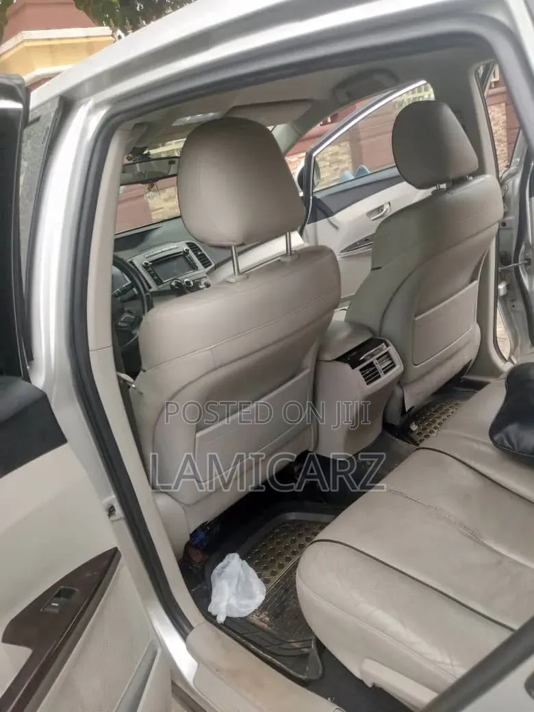 Toyota Venza 2011 Silver