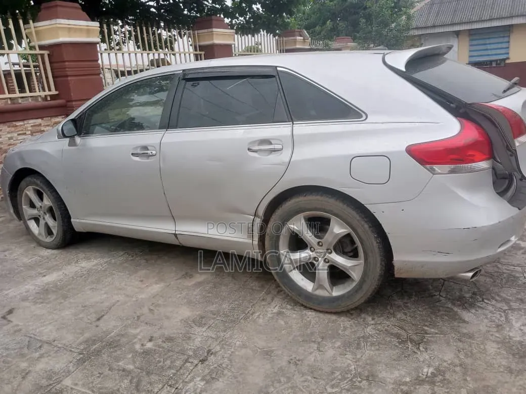 Toyota Venza 2011 Silver