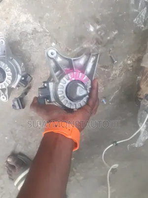Mercedes Benz Sets Engine Seating With Socket