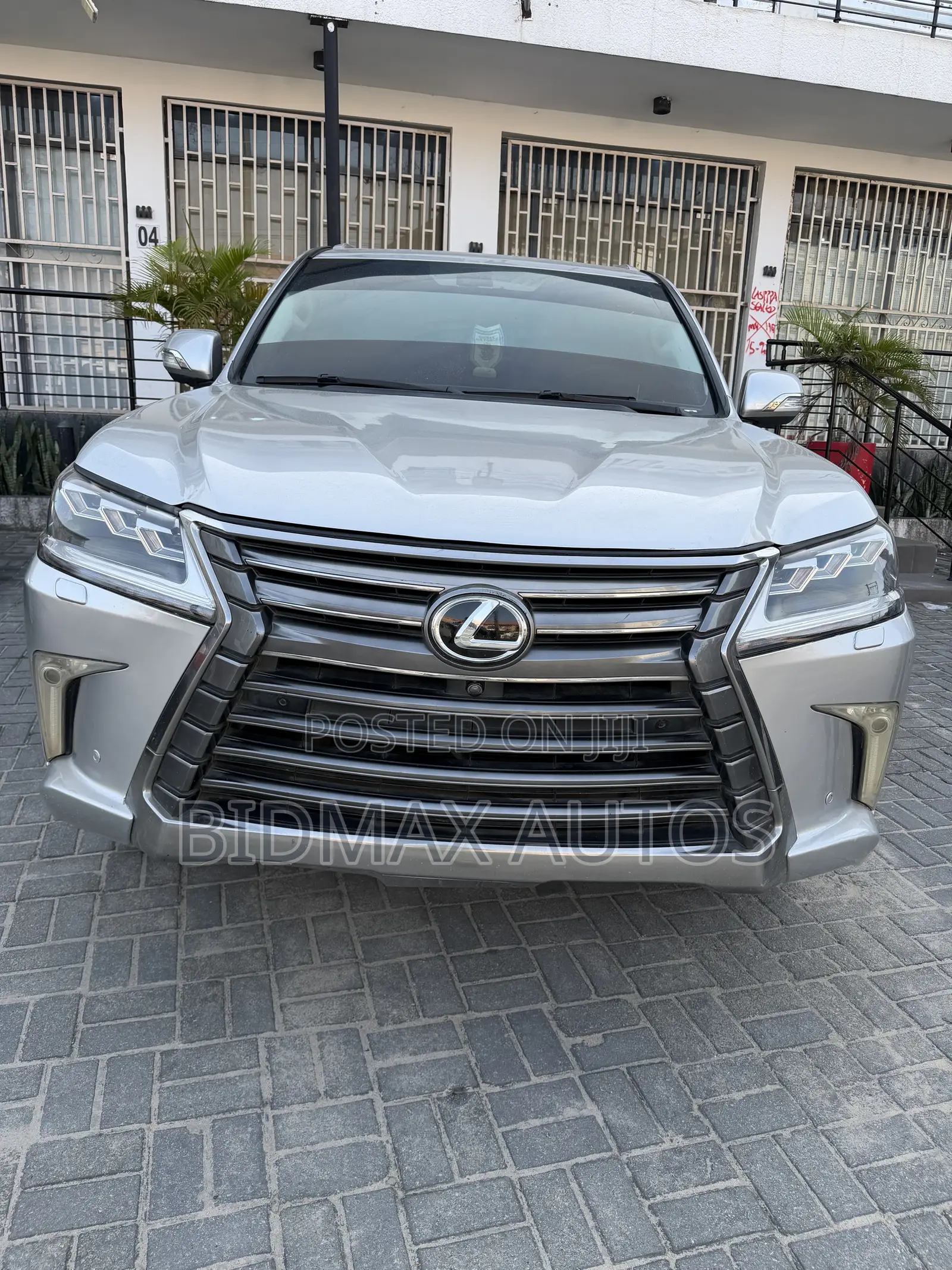 Lexus LX 570 2010 Silver