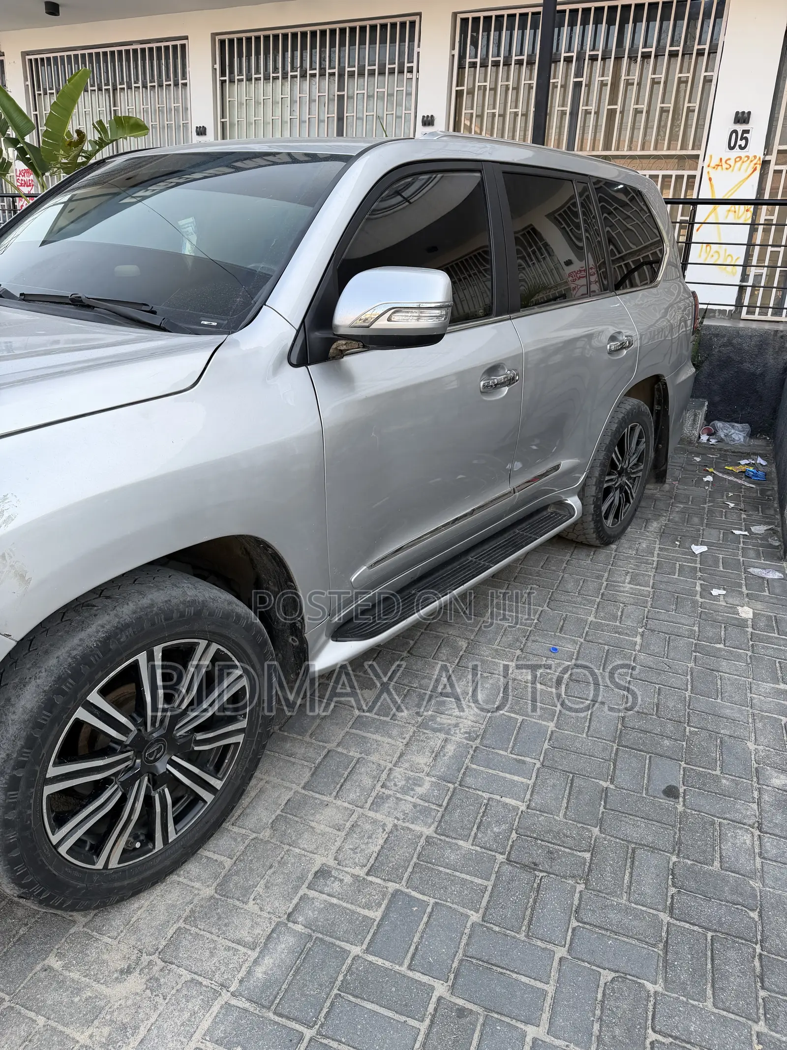 Lexus LX 570 2010 Silver