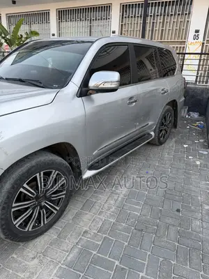 Lexus LX 570 2010 Silver