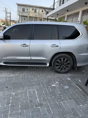 Lexus LX 570 2010 Silver