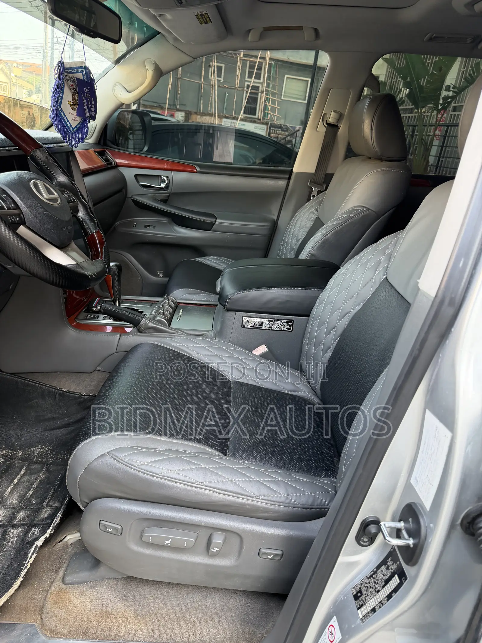Lexus LX 570 2010 Silver