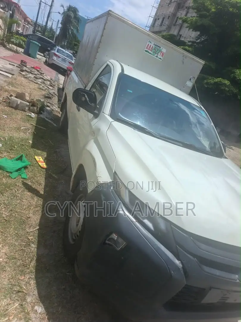 Mitsubishi L300 2012 Silver