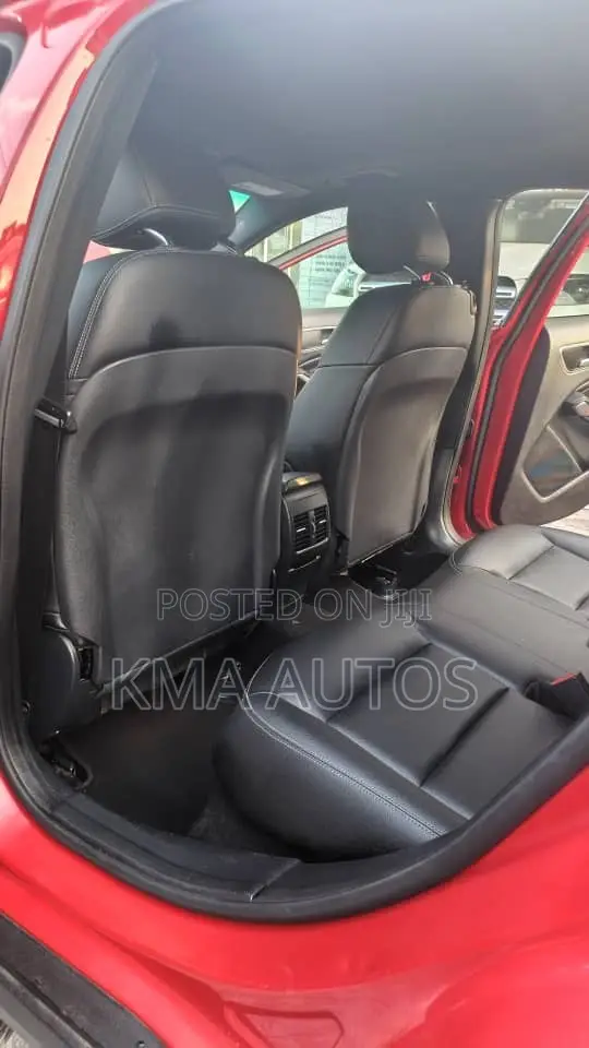 Mercedes-Benz GLA 250 2016 Red