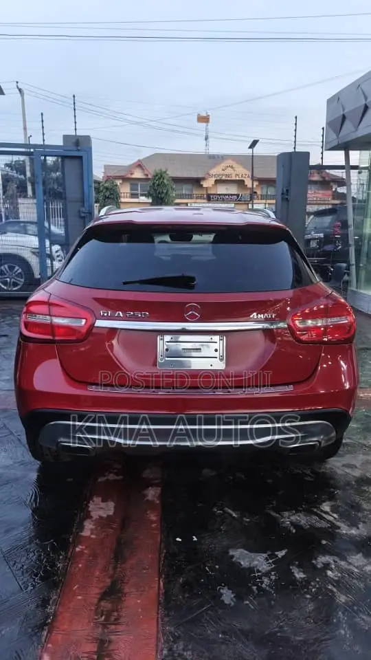 Mercedes-Benz GLA 250 2016 Red