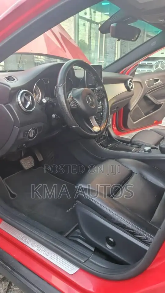 Mercedes-Benz GLA 250 2016 Red