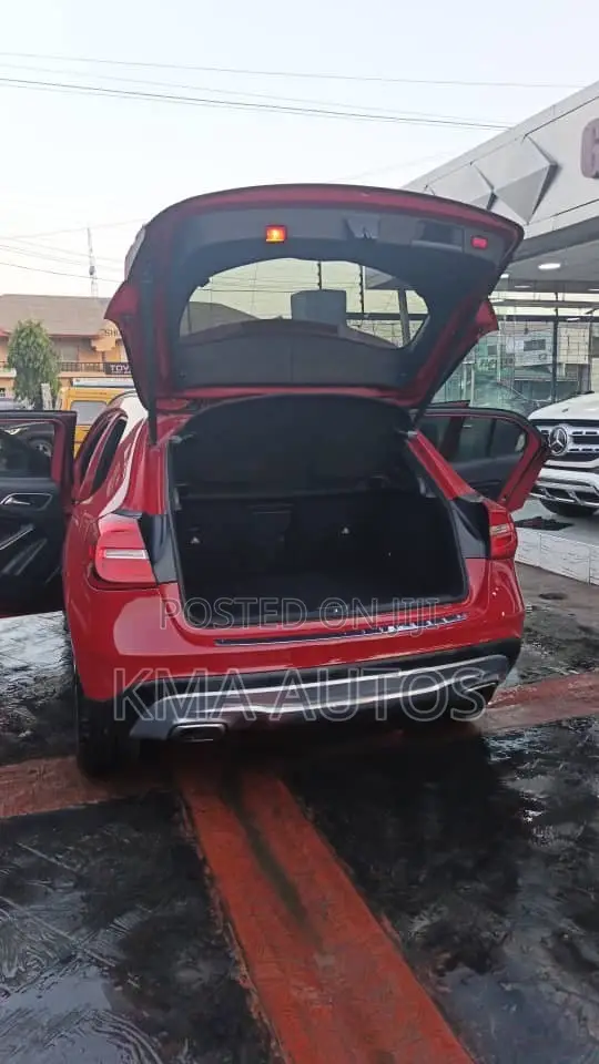 Mercedes-Benz GLA 250 2016 Red