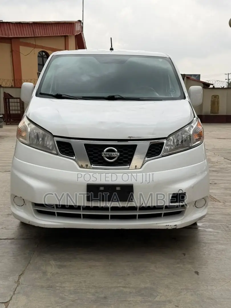 Mitsubishi L300 2012 Silver