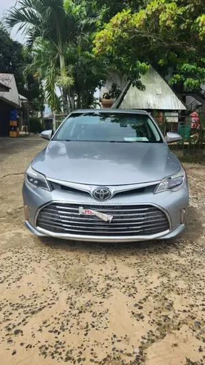 Toyota Avalon XLE Sedan FWD (3.5L 6cyl 6A) 2017 Gray