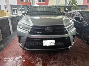 Toyota Highlander SE 4x4 V6 (3.5L 6cyl 8A) 2017 Silver