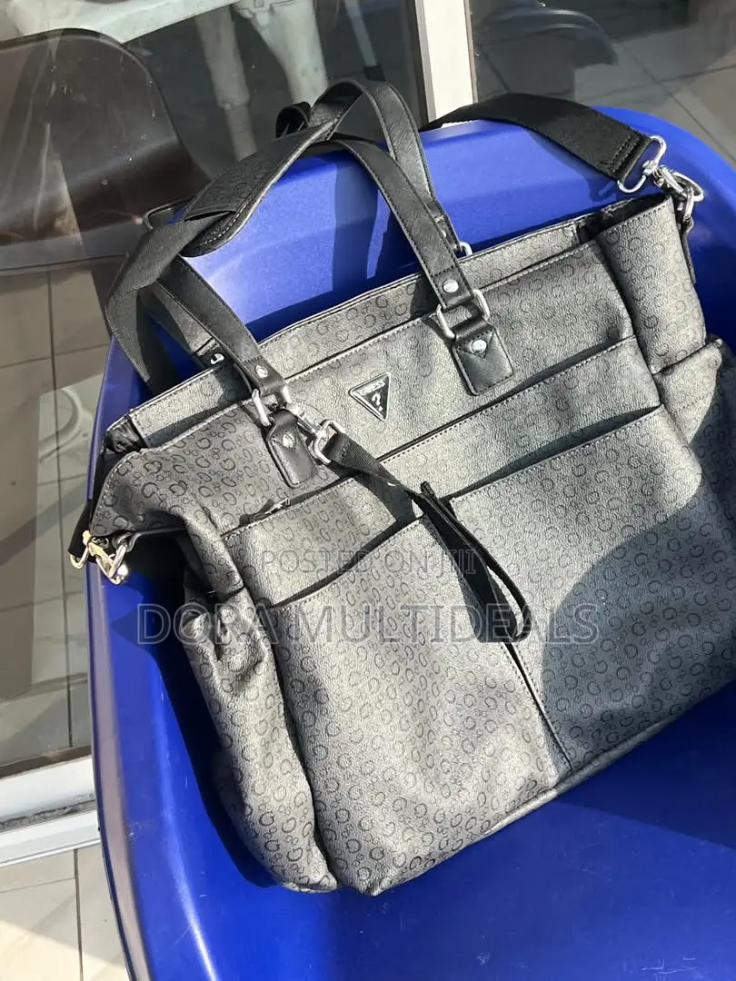 Guess Diaper Bag | Luxury, Style & Practicality for Mums!