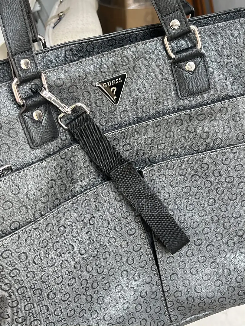 Guess Diaper Bag | Luxury, Style & Practicality for Mums!