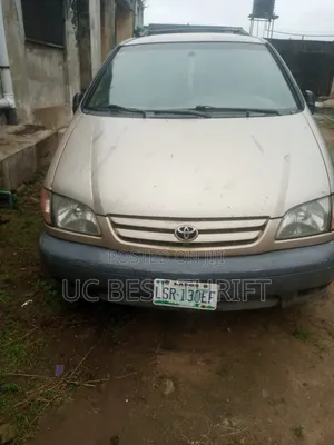 Toyota Sienna LE 2002 Gold