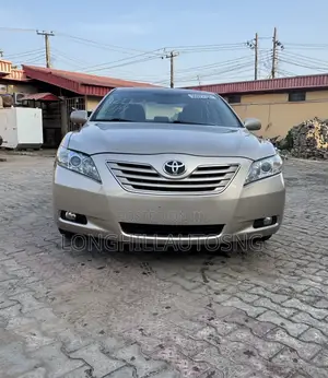 Toyota Camry XLE 4dr Sedan (2.4L 4cyl 5A) 2009 Gold
