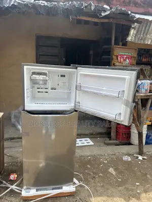 LG Refrigerator Frige and Freezer 260L