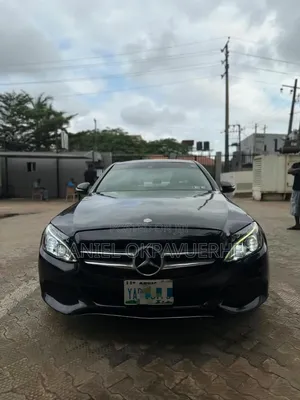 Mercedes-Benz C300 2016 Black