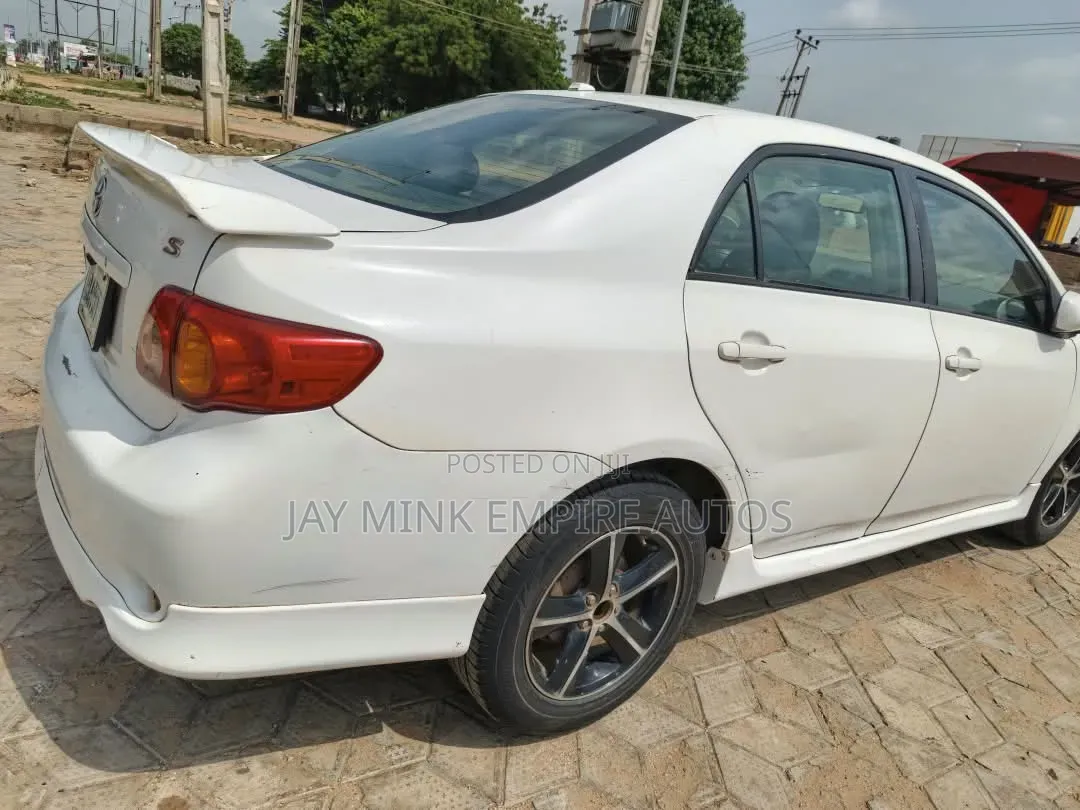 Toyota Corolla 2010 White