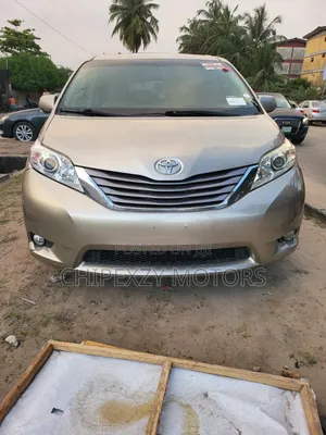 Toyota Sienna 2015 Gold