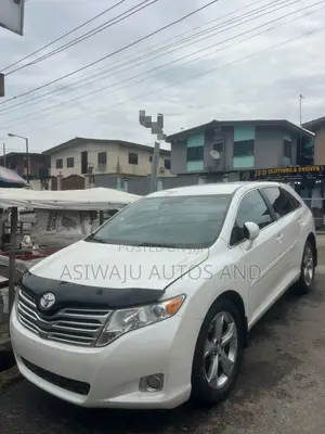 Toyota Venza LE 2011 White