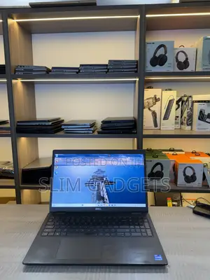 Laptop Dell Vostro 15 3520 16GB Intel Core i7 SSD 512GB