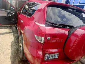 Toyota RAV4 2.4 2008 Red