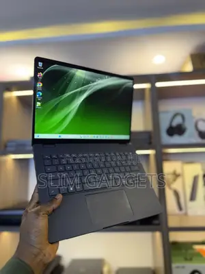Laptop Dell Pro 14 8GB Intel Core 7 SSD 256GB