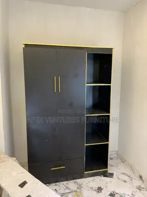 Portable 4x6 Wardrobe