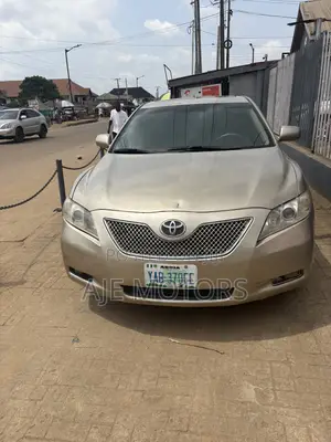 Toyota Camry XLE V6 4dr Sedan (3.5L 6cyl 6AM) 2007 Gold
