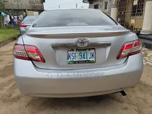 Toyota Camry XLE 4dr Sedan (2.5L 4cyl 6A) 2011 Silver