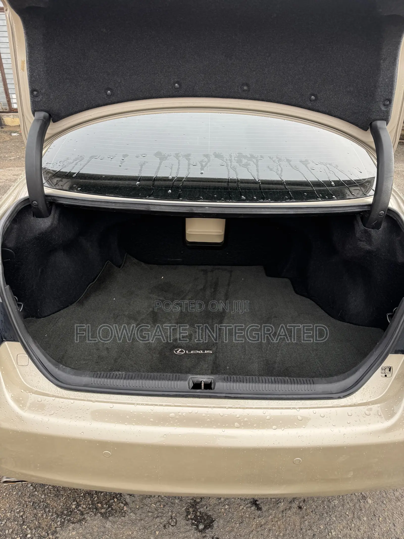 Lexus ES 350 2011 Gold