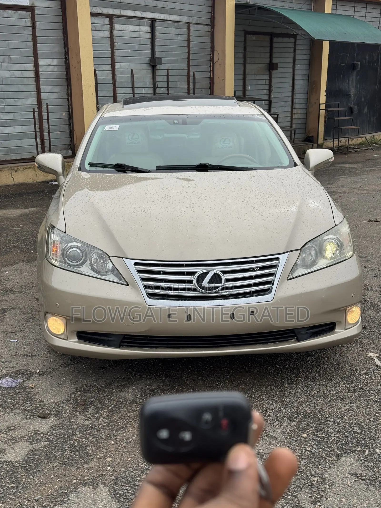 Lexus ES 350 2011 Gold